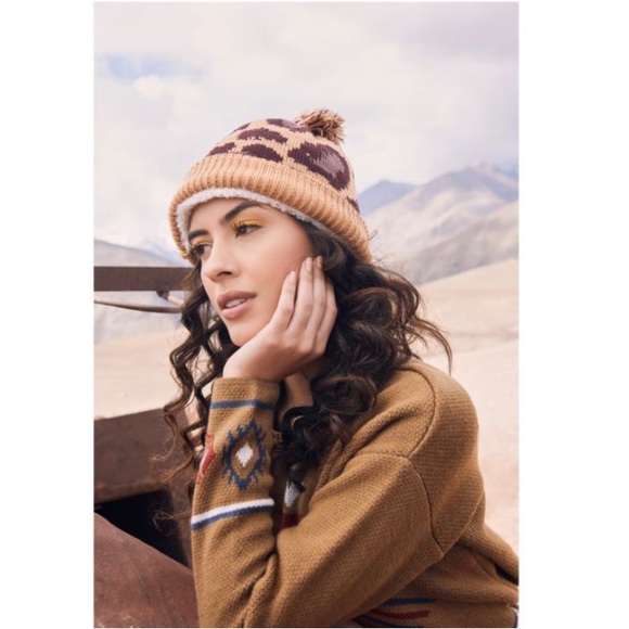 Myra Knit Beanie Leopard Animal Print with Pom Pom Fleece Lined - Picture 2 of 5